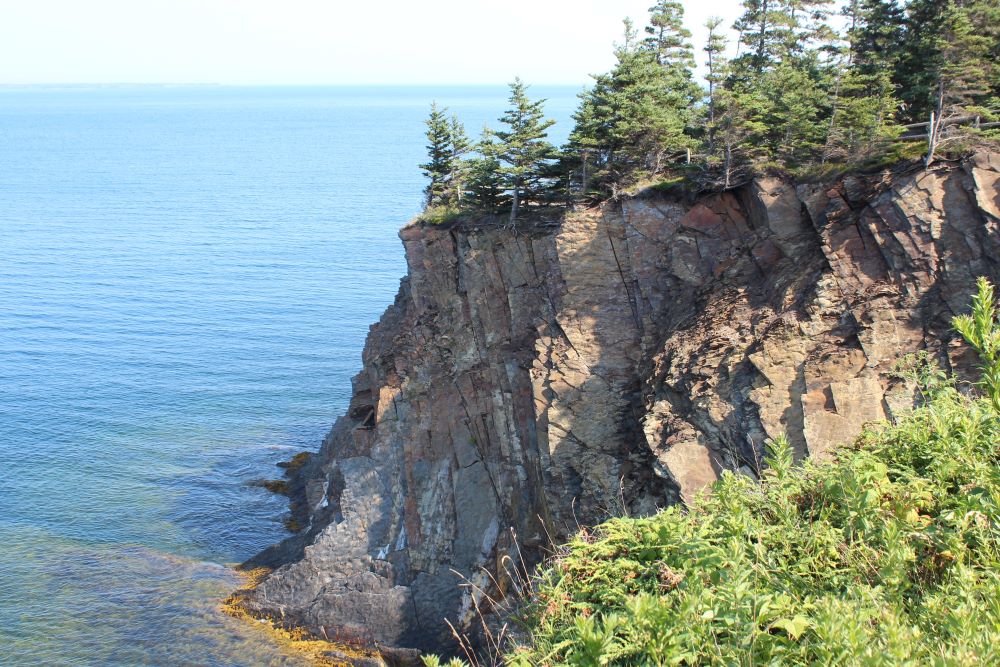 The trail follows the cliffs where you will have outstanding views of the Atlantic ocean and the coastline.