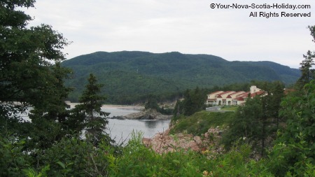 A hotel overlooking Ingonish Beach in Cape Breton 