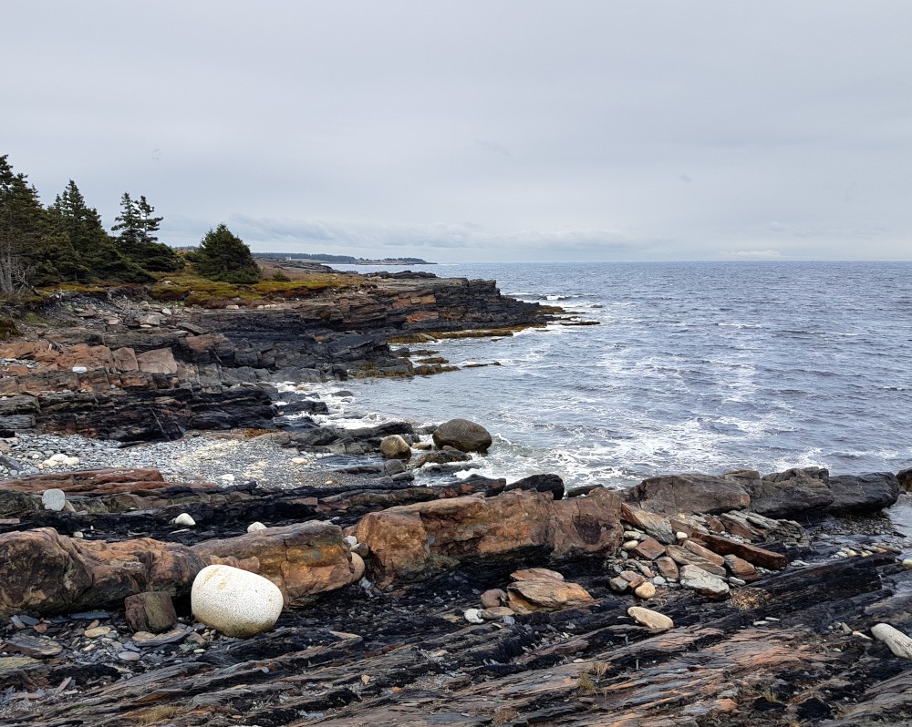 This hiking trail will give you the chance to get close to the coastline.  Be very careful!