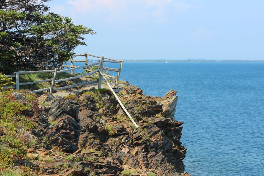 The views from the trail are awesome.  You are along the Atlantic Ocean and you'll get plenty of views of the rock formations that lead to the caves.